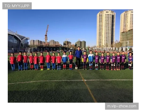 武里南利用角球二次进攻得手 蓉城保护第二落点意识薄弱